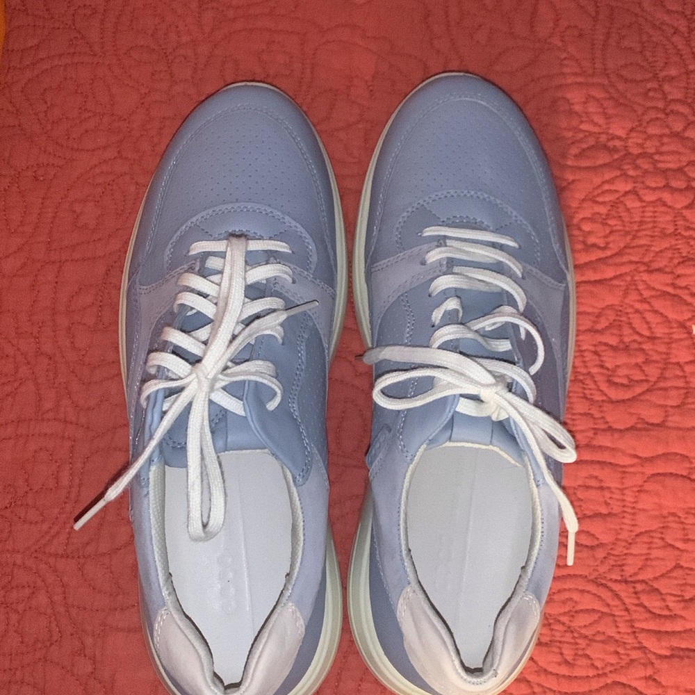 ECCO Tennis Shoes size 9.  Nice clean non slip rubber sole and clean insole.